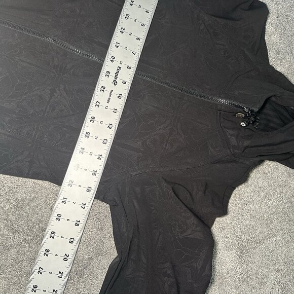 Lululemon Apres Yoga Hooded Jacket in Black Dance In Snow Pattern. Size 4 - Picture 12 of 16